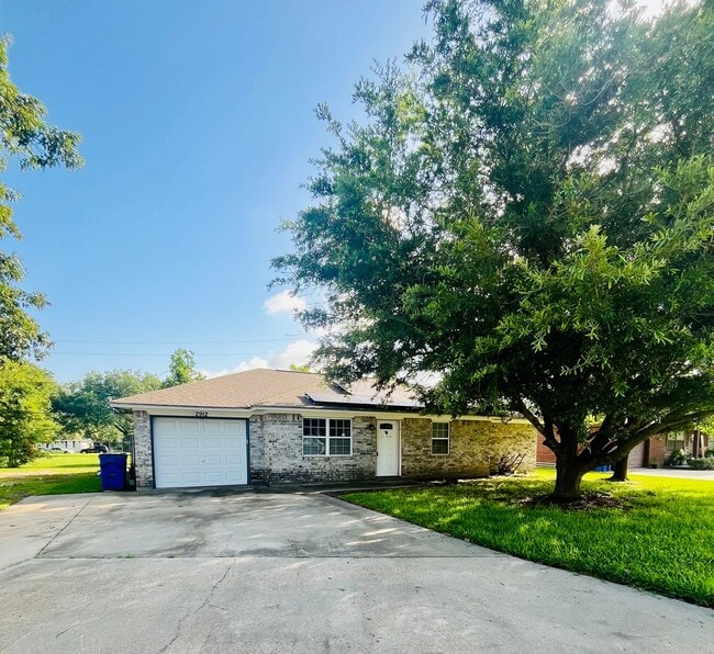 property at 2912 Tammy Cir