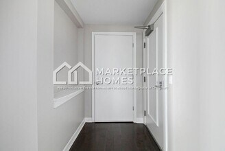 525 W Lafayette Blvd in Detroit, MI - Building Photo - Building Photo