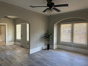 221 N Julia Ave in DeLand, FL - Building Photo - Building Photo