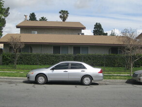 202 E Jackson St in Rialto, CA - Building Photo - Building Photo