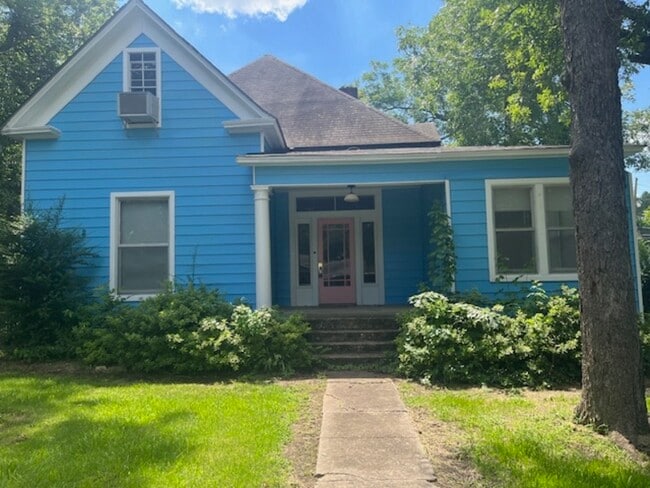 property at 211 S Jackson St