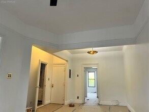 102 Kingston Ave in Brooklyn, NY - Foto de edificio - Building Photo