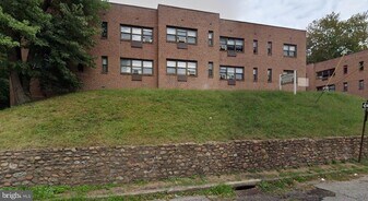 1100 Edgewood Ave, Unit A14 in Trenton, NJ - Building Photo