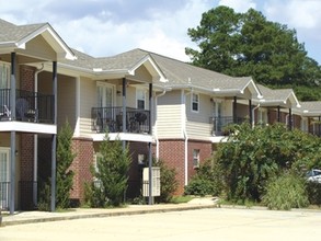 University Place Apartments in Laurel, MS - Building Photo - Building Photo