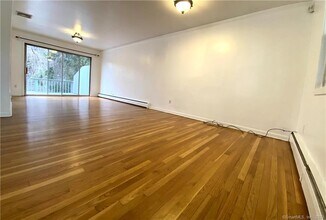 4 Robert Ln in Westport, CT - Building Photo - Building Photo