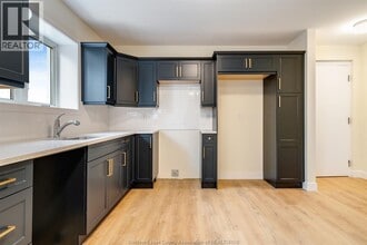 4 Bruce Ave in Leamington, ON - Building Photo - Building Photo