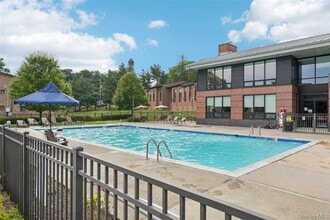 5 Brevoort Dr in Pomona, NY - Building Photo - Building Photo