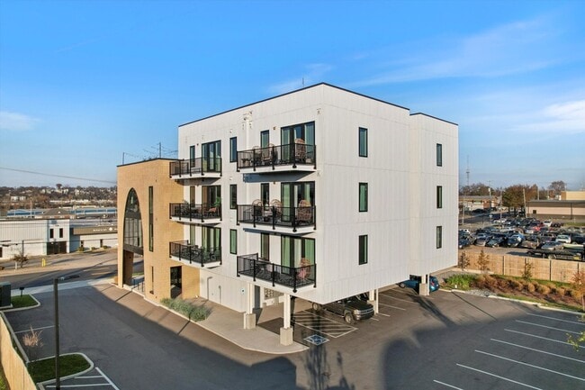 245 Hermitage Ave, Unit 102