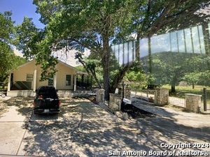 912 Irene Dr in Canyon Lake, TX - Foto de edificio - Building Photo