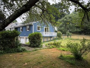 102 Putnam Rd in Cortlandt Manor, NY - Building Photo - Building Photo