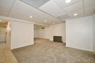 2106 West St, Unit Lower Level in Munhall, PA - Foto de edificio - Building Photo