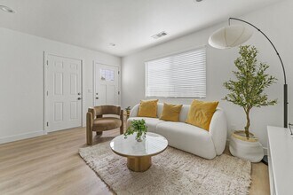 600 S Brookhurst Rd in Fullerton, CA - Building Photo - Building Photo