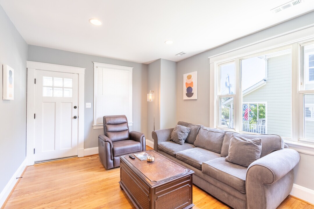 1263 Poplar Ave in Arbutus, MD - Building Photo