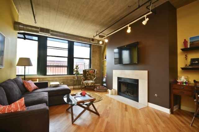 411 W Ontario St, Unit 525 in Chicago, IL - Building Photo - Building Photo