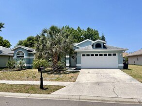 5610 29th St Cir E in Bradenton, FL - Building Photo - Building Photo