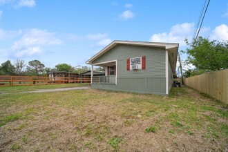 101 Dana Dr in Highlands, TX - Building Photo - Building Photo