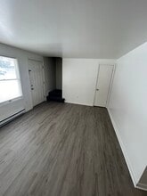 209 Endwell St, Unit Apt B in Johnson City, NY - Foto de edificio - Building Photo