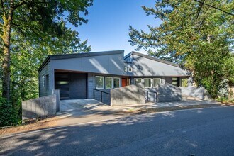 4300 SW Hewett Blvd in Portland, OR - Building Photo - Building Photo