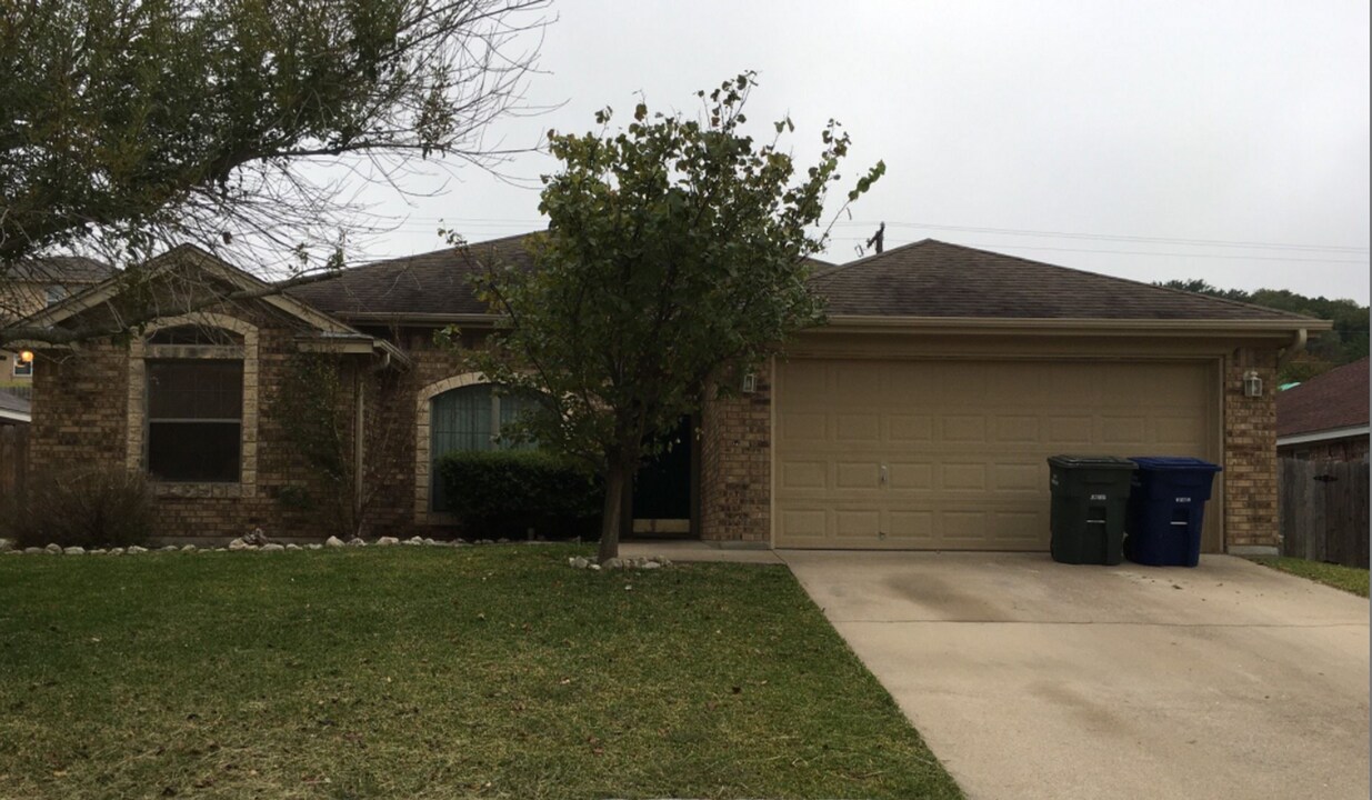 2001 Indian Camp Trail in Copperas Cove, TX - Building Photo
