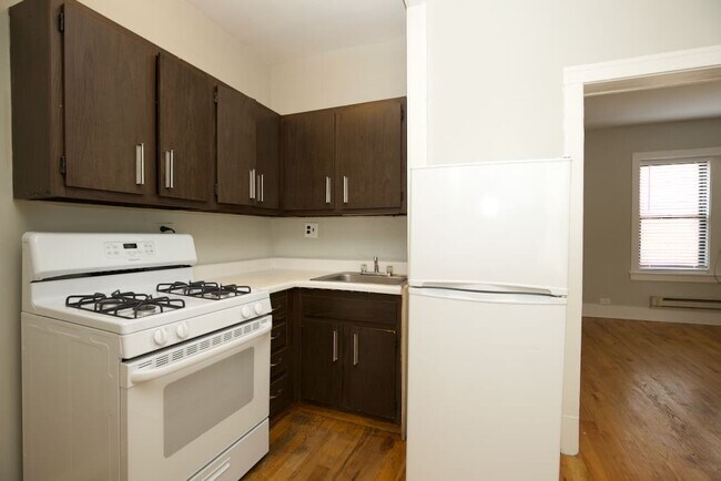 3722 N Pine Grove Ave in Chicago, IL - Building Photo - Building Photo