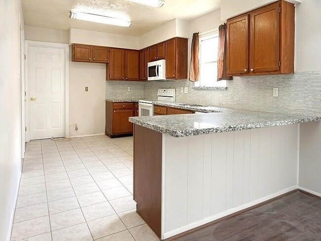 16210 Cypress Point Dr in Cypress, TX - Foto de edificio - Building Photo