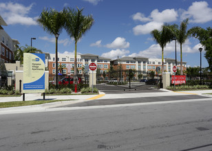 Hampton Village in Miami, FL - Foto de edificio - Building Photo