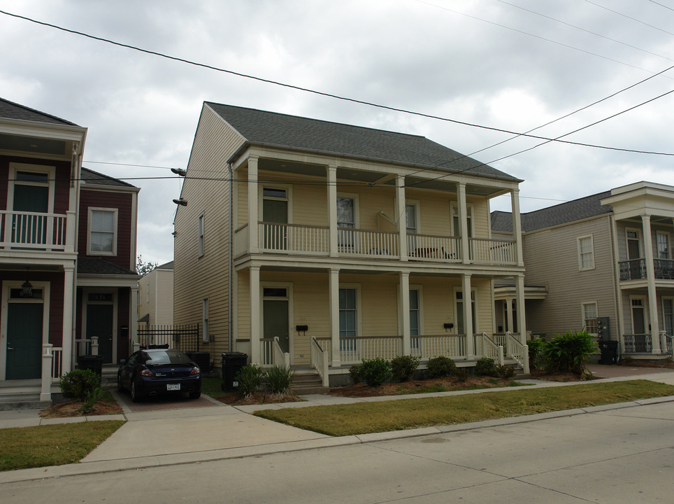 823 Josephine Dr in New Orleans, LA - Foto de edificio