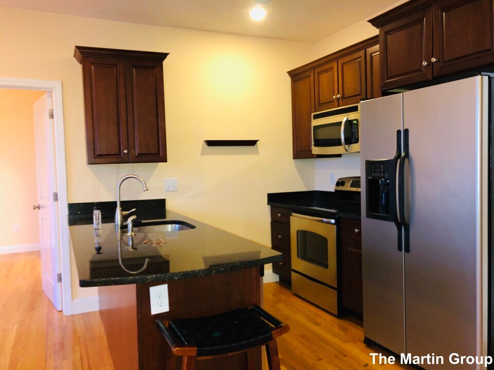 102 Fellsway W, Unit #401 in Somerville, MA - Foto de edificio