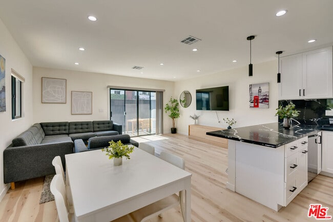 property at 918 N San Vicente Blvd