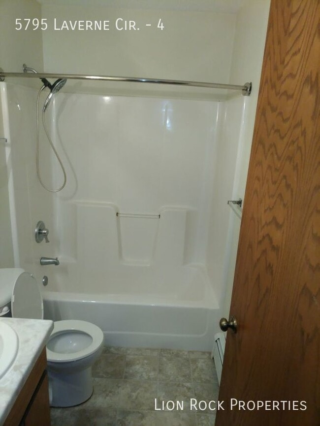 5795 Laverne Cir N in Baxter, MN - Building Photo - Building Photo