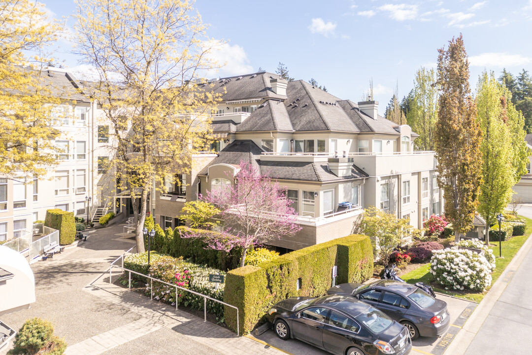 Royal Oaks in Delta, BC - Building Photo
