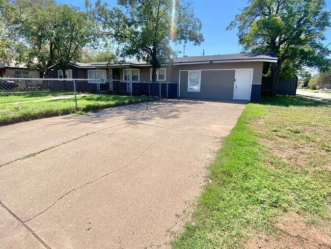 1925 22nd St in Lubbock, TX - Foto de edificio - Building Photo