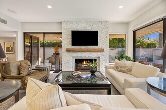 76 Princeton Dr in Rancho Mirage, CA - Building Photo - Building Photo