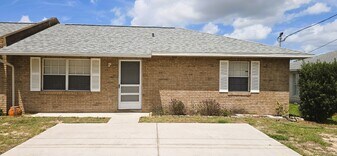 1438 Thousand Roses Dr S in Lake Wales, FL - Building Photo