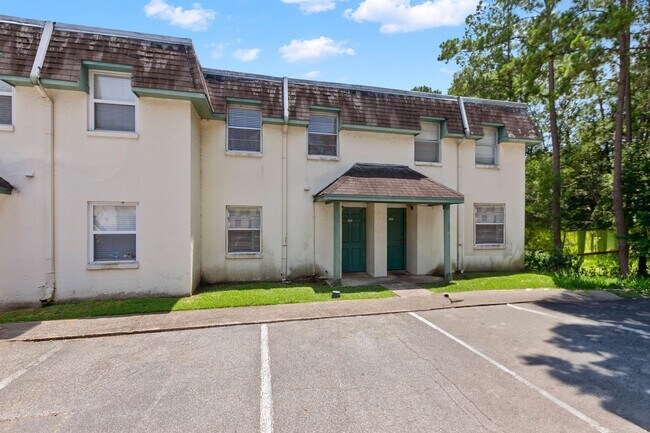 property at 2325 W Pensacola St