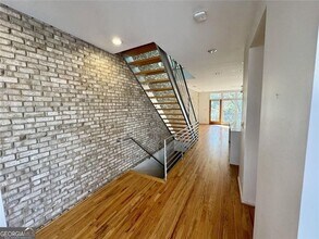 1327 Peachtree View NE in Atlanta, GA - Building Photo - Building Photo