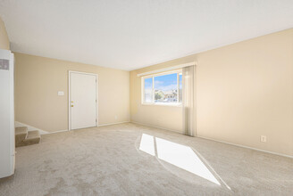 2241 Clinton Ave in Alameda, CA - Building Photo - Interior Photo