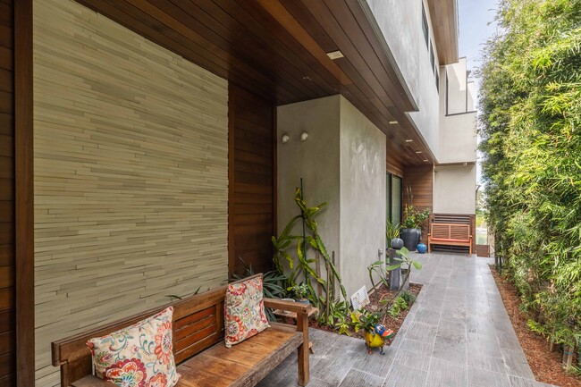 465 36th Pl in Manhattan Beach, CA - Building Photo - Building Photo