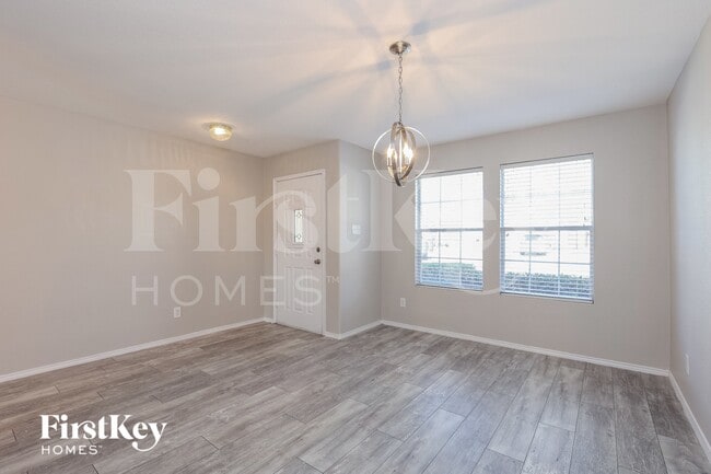 814 Silverado Way in San Antonio, TX - Building Photo - Building Photo