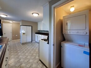 732 Vernon Ave NW, Unit 1 in Elk River, MN - Foto de edificio - Building Photo