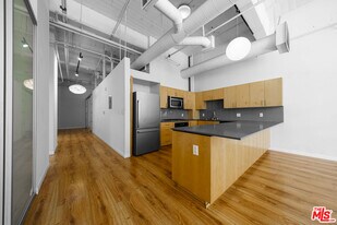 1130 Flower St in Los Angeles, CA - Building Photo