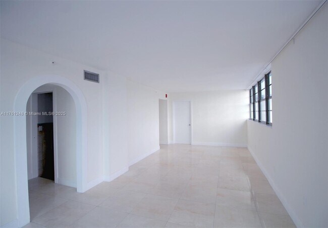 6820 Indian Creek Dr in Miami, FL - Building Photo - Building Photo