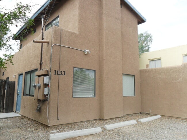 property at 1133 E Elm St