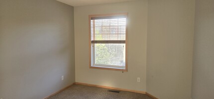 11289 Preswick Blvd in Eden Prairie, MN - Building Photo - Building Photo