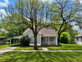 328 E High St in Wills Point, TX - Building Photo