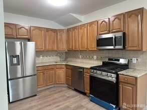 177 Avenel St in Woodbridge Township, NJ - Building Photo - Building Photo