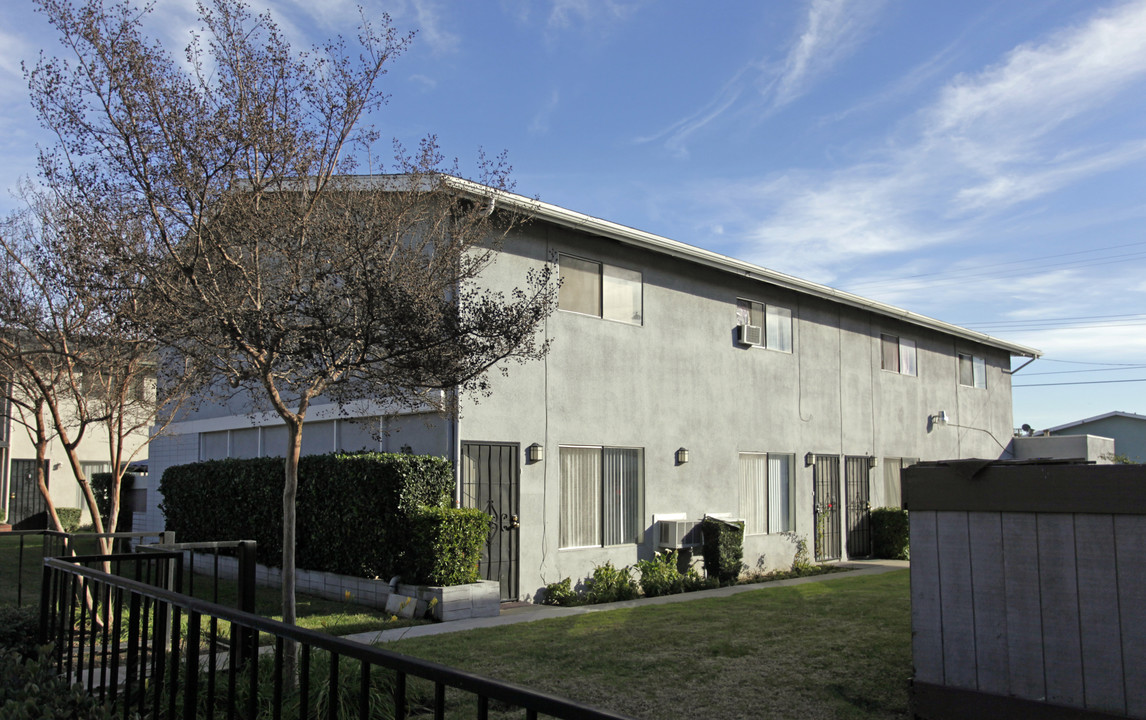 4781 Canoga St in Montclair, CA - Building Photo