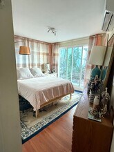 2223 1/2 Oak Glen Place in Los Angeles, CA - Building Photo - Building Photo
