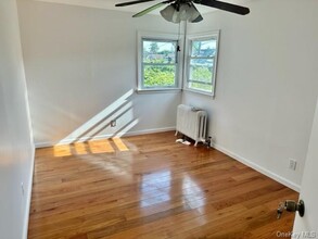 4 Lawrence Ave in Lynbrook, NY - Building Photo - Building Photo