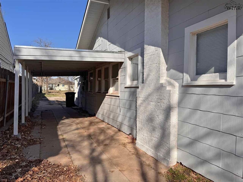 2130 Ave J in Wichita Falls, TX - Building Photo